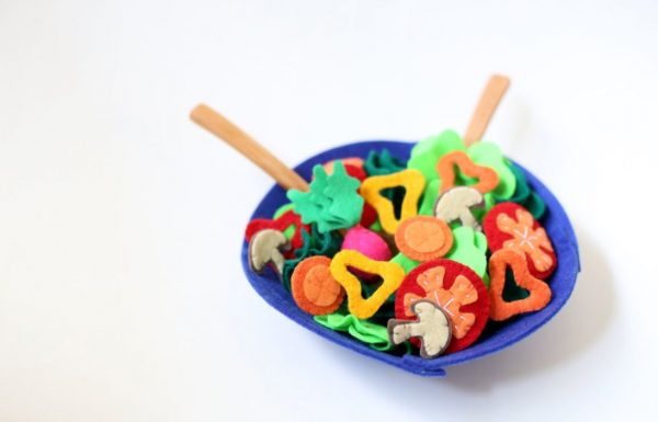 Ensalada- juguete de fieltro interactivo – Comiditas – Borucas y Garabatos