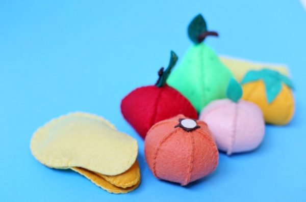Frutas – juguete de fieltro interactivo – Comiditas – Borucas y Garabatos