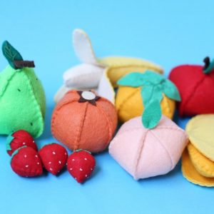 Frutas - juguete de fieltro interactivo - Comiditas - Borucas y Garabatos