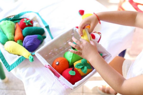 Surtido Mercado Frutas Verduras – juguete de fieltro interactivo – Comiditas – Borucas y Garabatos